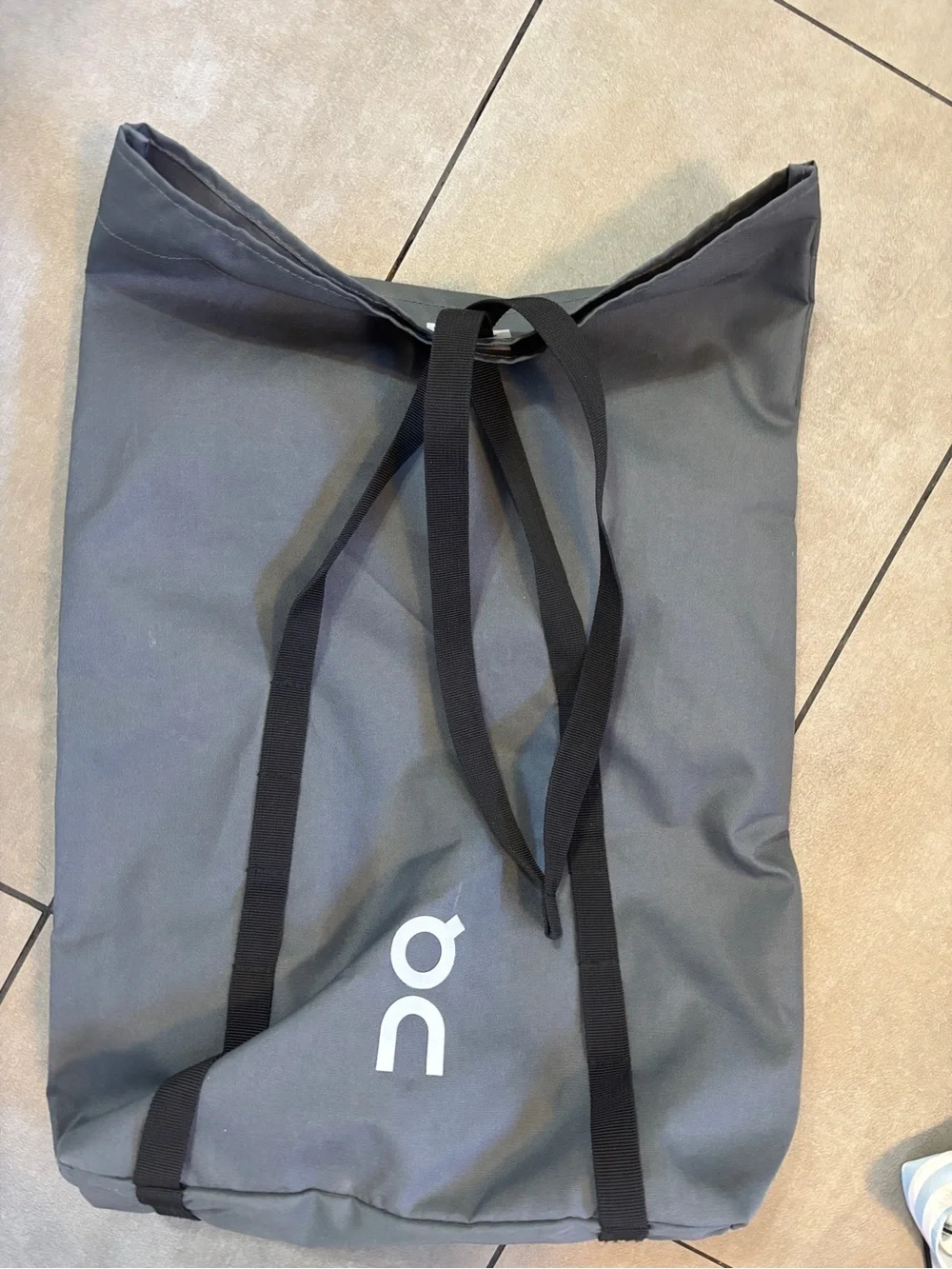 On cloud Running Running Gray Canvas Tote Bag backpack Black Straps